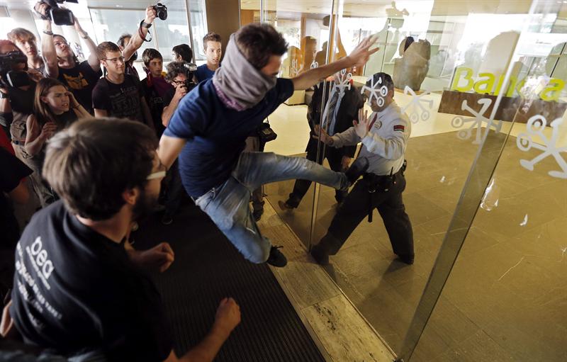Protesta ante la sede entral de Bankia