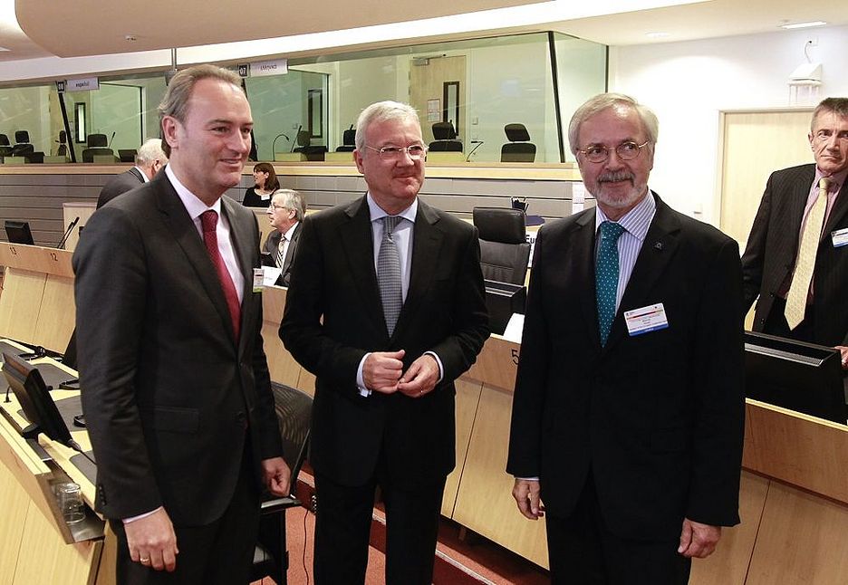 El President de la Generalitat, Alberto Fabra, ha mantenido un encuentro con el Presidente del Banco Europeo de Inversiones, Werner Hoyer 