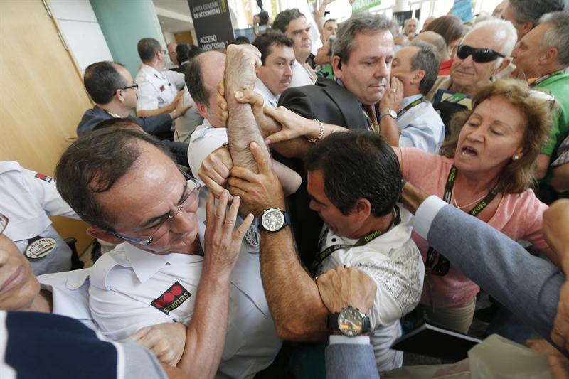 Momentos de tensión en la junta de Bankia