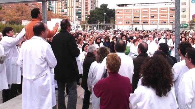 Médicos y enfermeros del Hospital General de Valencia