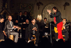 Óscar de Manuel en una adaptación reciente de 'Lágrimas de sal' (a la izquierda, de gris)