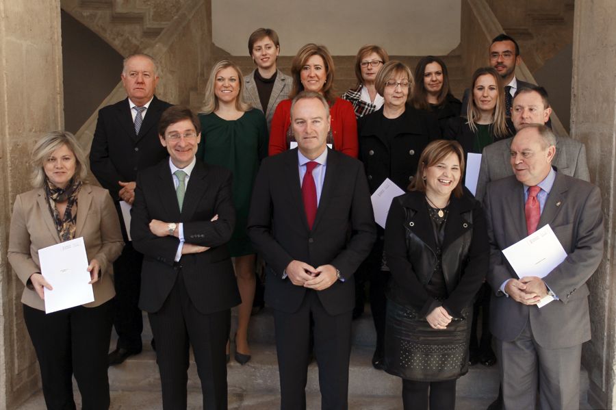 El presidente Fabra con el de Bankia, José Ignacio Goirigolzarri, la consellera Bonig y alcaldes.