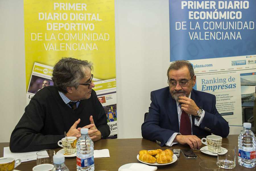 CON JOSÉ VICENTE GONZÁLEZ EN LOS DESAYUNOS DE VALENCIA PLAZA (FOTOS: EVA MAÑEZ)