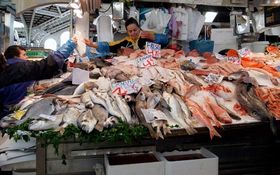 Un puesto de pescado en el Mercado Central