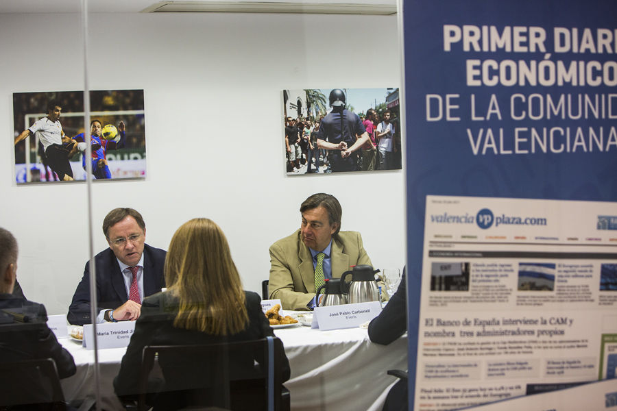 DESAYUNOS VALENCIA PLAZA · 'EL NUEVO ENTORNO TRIBUTARIO Y MEDIDAS DE EFICIENCIA' (FOTOS: EVA MAÑEZ)