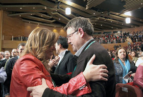 Ximo Puig abraza a Susana Díaz