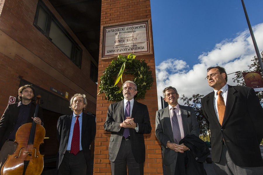 HOMENAJE A ERNEST LLUCH POR LA FACULTAT D'ECONOMÍA (FOTOS: EVA MAÑEZ)