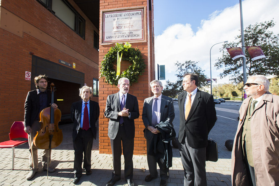 HOMENAJE A ERNEST LLUCH POR LA FACULTAT D'ECONOMÍA (FOTOS: EVA MAÑEZ)