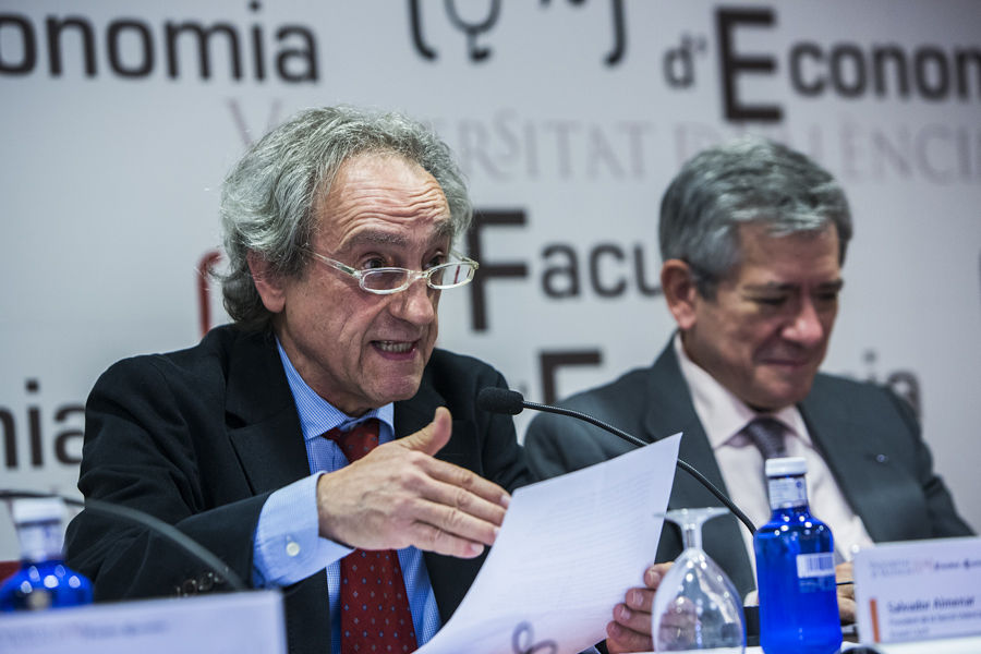 HOMENAJE A ERNEST LLUCH POR LA FACULTAT D'ECONOMÍA (FOTOS: EVA MAÑEZ)