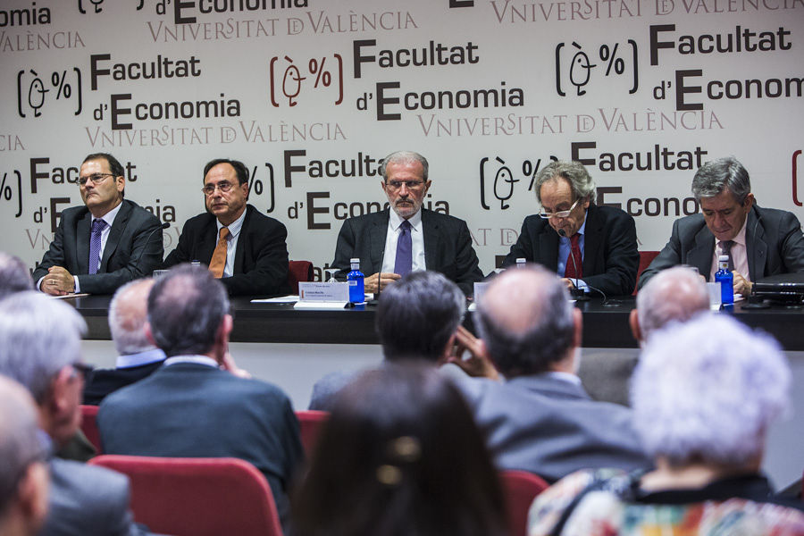 HOMENAJE A ERNEST LLUCH POR LA FACULTAT D'ECONOMÍA (FOTOS: EVA MAÑEZ)