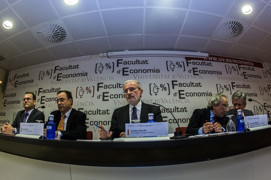 HOMENAJE A ERNEST LLUCH POR LA FACULTAT D'ECONOMÍA (FOTOS: EVA MAÑEZ)