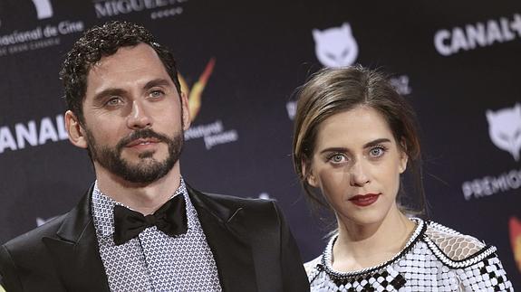 Paco León y María León minutos antes de la entrega de los premios Feroz