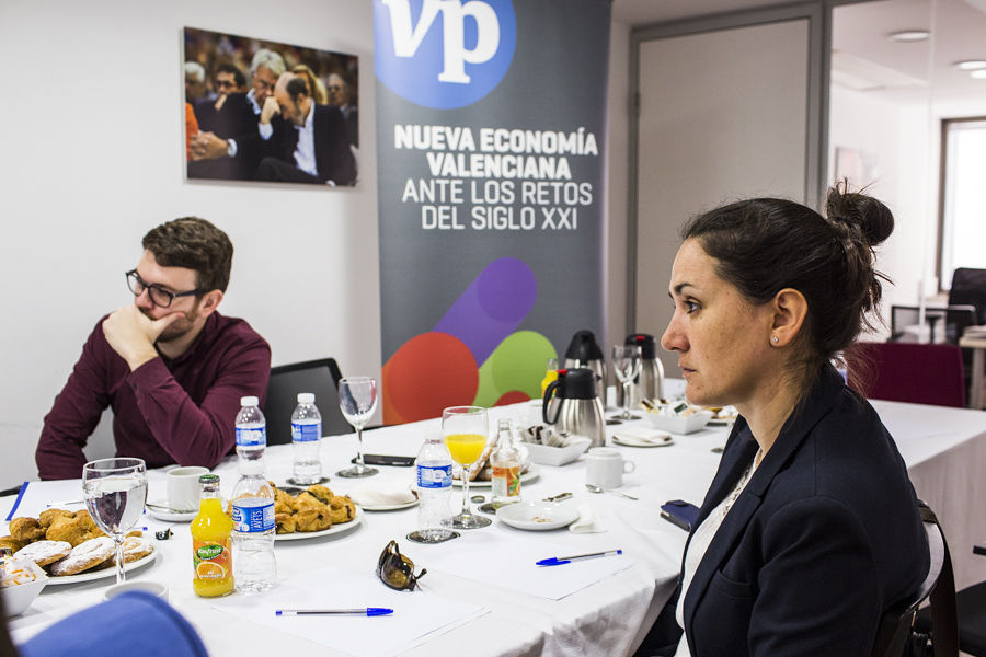 IGNACIO BLANCO (EU) EN LOS ENCUENTROS ELECTORALES DE VALENCIA PLAZA (FOTOS: EVA MÁÑEZ)