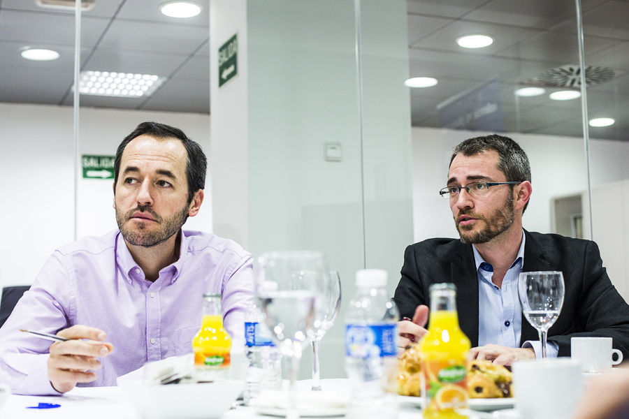 IGNACIO BLANCO (EU) EN LOS ENCUENTROS ELECTORALES DE VALENCIA PLAZA (FOTOS: EVA MÁÑEZ)