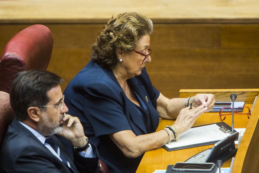 PLENO DE INVESTIDURA EN LES CORTS (FOTOS: EVA MÁÑEZ)