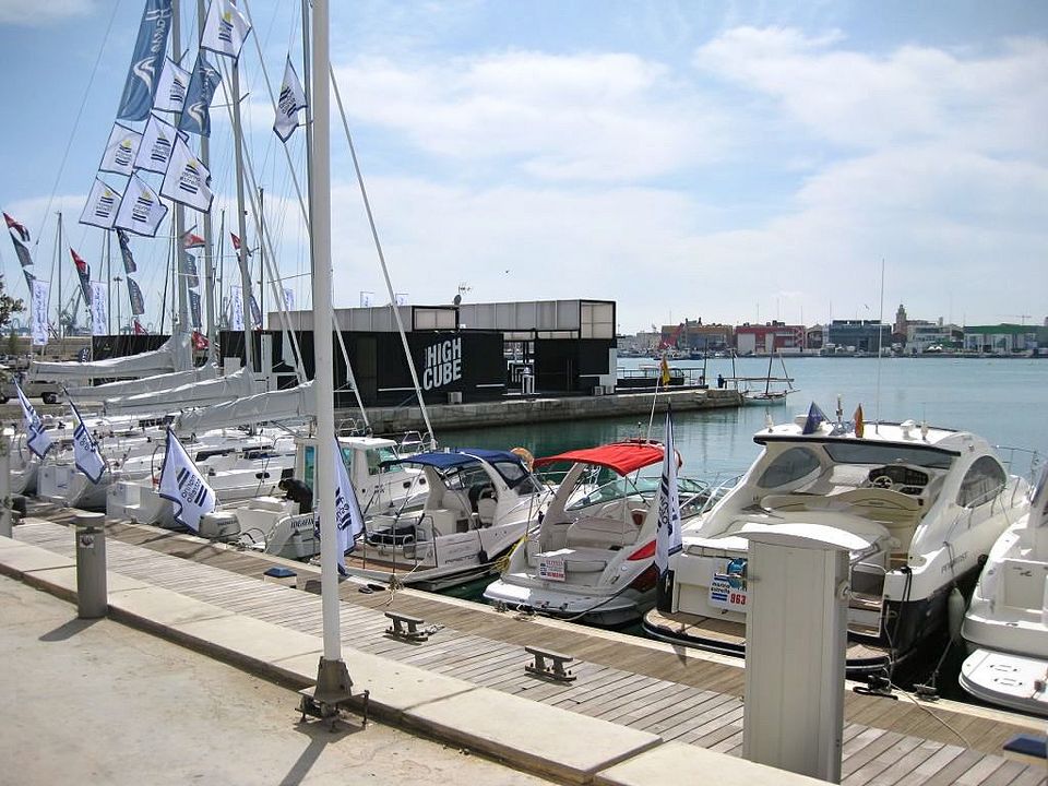 EXPOSICIÓN DE YATES Y BARCOS EN LA MARINA REAL DEL PUERTO DE VALENCIA