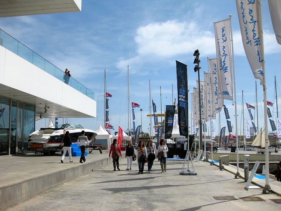 EXPOSICIÓN DE YATES Y BARCOS EN LA MARINA REAL DEL PUERTO DE VALENCIA