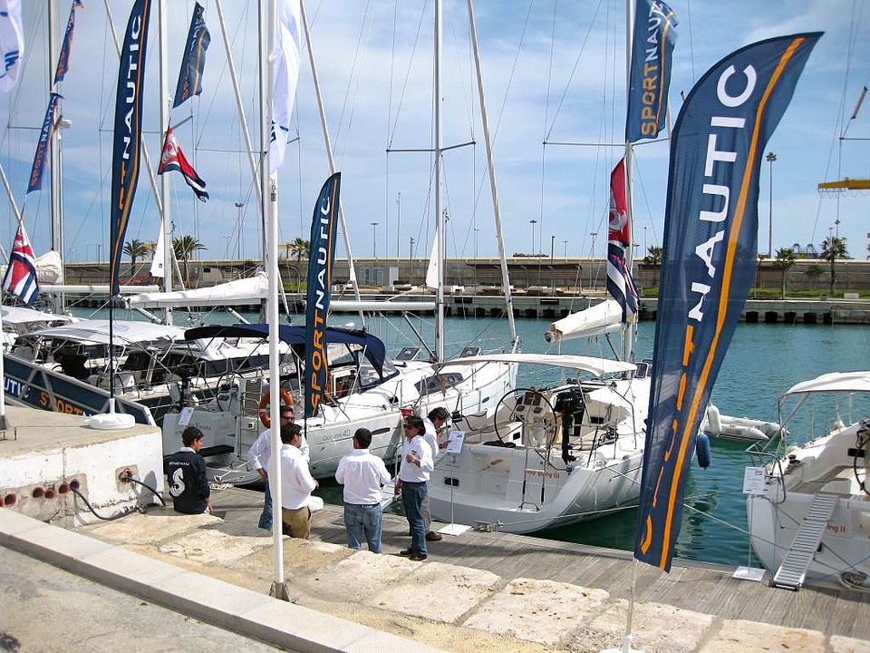 EXPOSICIÓN DE YATES Y BARCOS EN LA MARINA REAL DEL PUERTO DE VALENCIA