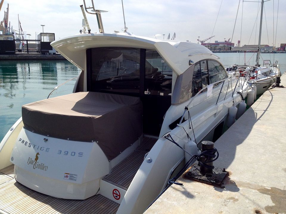 EXPOSICIÓN DE YATES Y BARCOS EN LA MARINA REAL DEL PUERTO DE VALENCIA