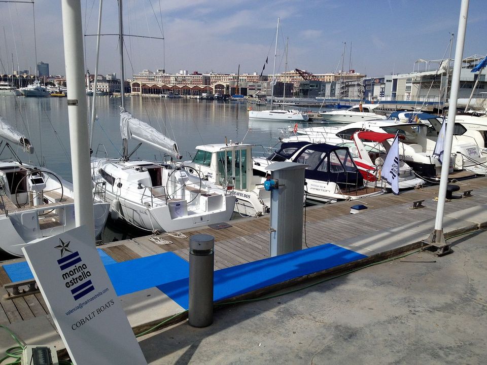 EXPOSICIÓN DE YATES Y BARCOS EN LA MARINA REAL DEL PUERTO DE VALENCIA