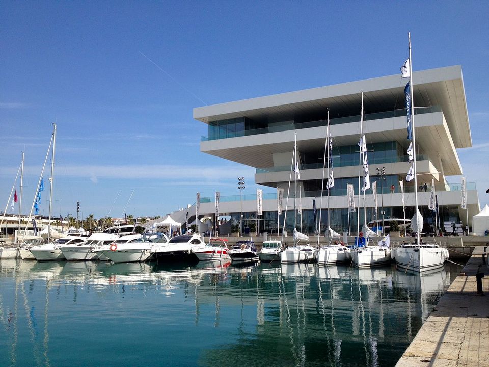 EXPOSICIÓN DE YATES Y BARCOS EN LA MARINA REAL DEL PUERTO DE VALENCIA