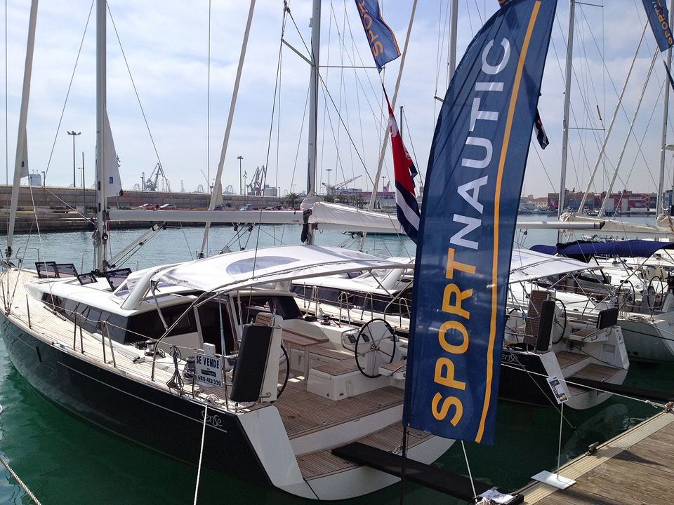 EXPOSICIÓN DE YATES Y BARCOS EN LA MARINA REAL DEL PUERTO DE VALENCIA