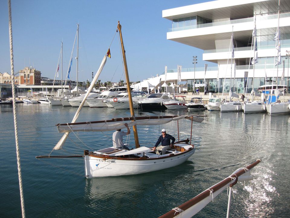 EXPOSICIÓN DE YATES Y BARCOS EN LA MARINA REAL DEL PUERTO DE VALENCIA