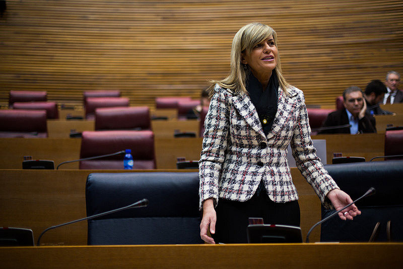 LA CONSELLERA SÁNCHEZ ZAPLANA SE ESTRENA EN LES CORTS (FOTOS: BIEL ALIÑO)