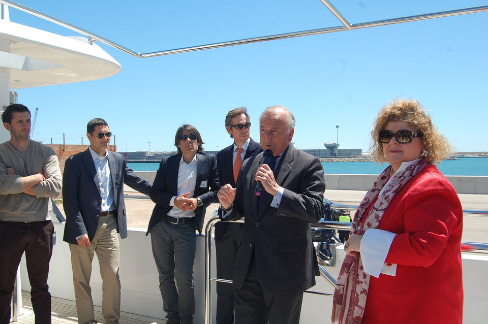 VISITA DE LA ASOCIACIÓN DE DIRECTIVOS AL PUERTO DE VALENCIA