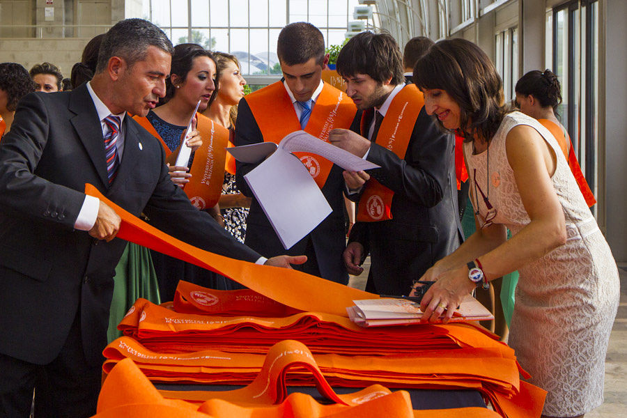 TAMBIÉN ES SOCIEDAD CIVIL: LA FACULTAD DE ECONOMÍA LICENCIA A SUS GRADUADOS (FOTOS EVA MAÑEZ)