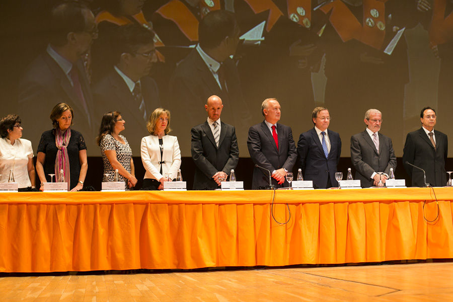 TAMBIÉN ES SOCIEDAD CIVIL: LA FACULTAD DE ECONOMÍA LICENCIA A SUS GRADUADOS (FOTOS EVA MAÑEZ)