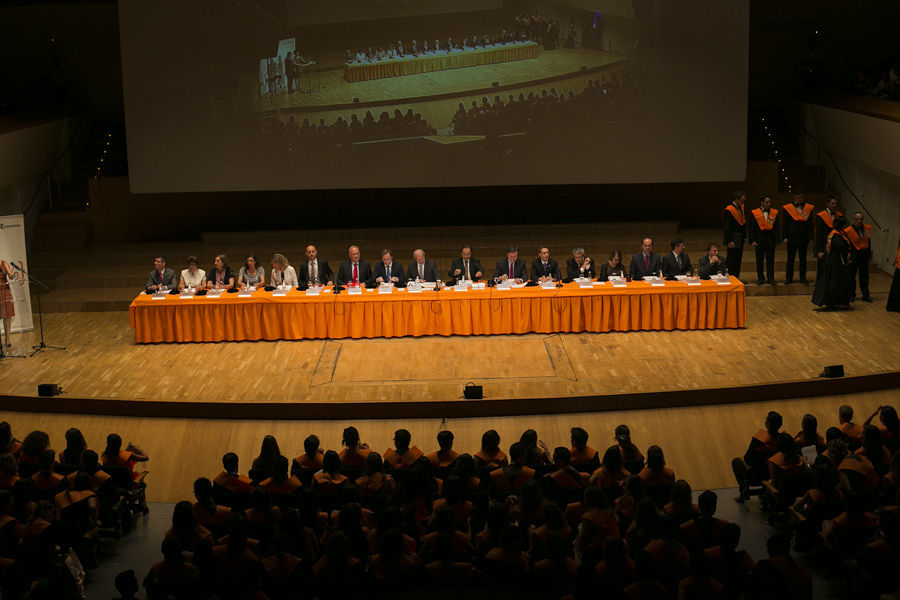 TAMBIÉN ES SOCIEDAD CIVIL: LA FACULTAD DE ECONOMÍA LICENCIA A SUS GRADUADOS (FOTOS EVA MAÑEZ)