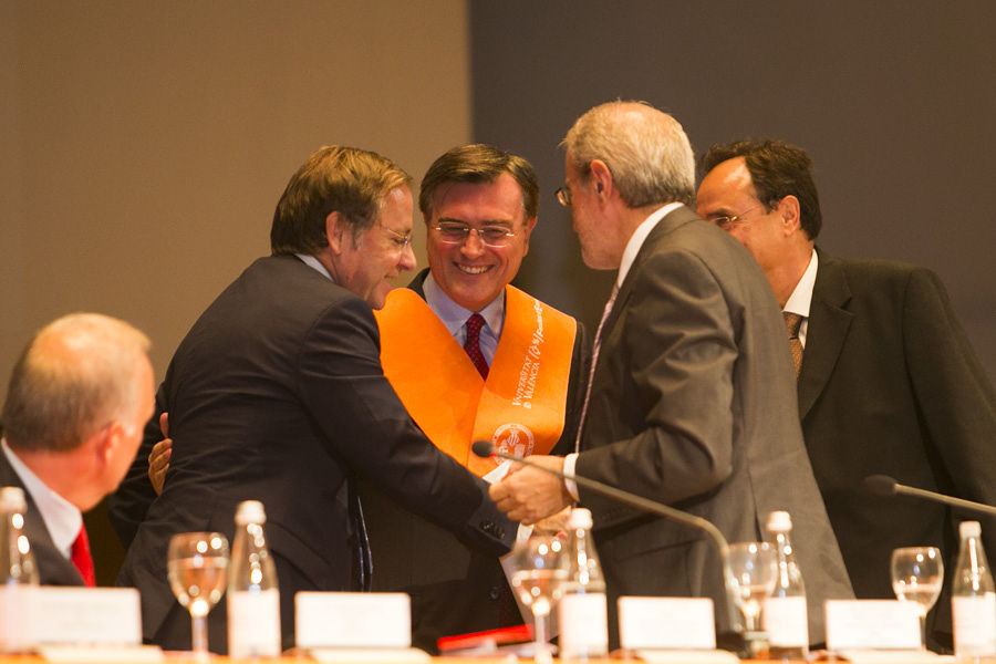 TAMBIÉN ES SOCIEDAD CIVIL: LA FACULTAD DE ECONOMÍA LICENCIA A SUS GRADUADOS (FOTOS EVA MAÑEZ)