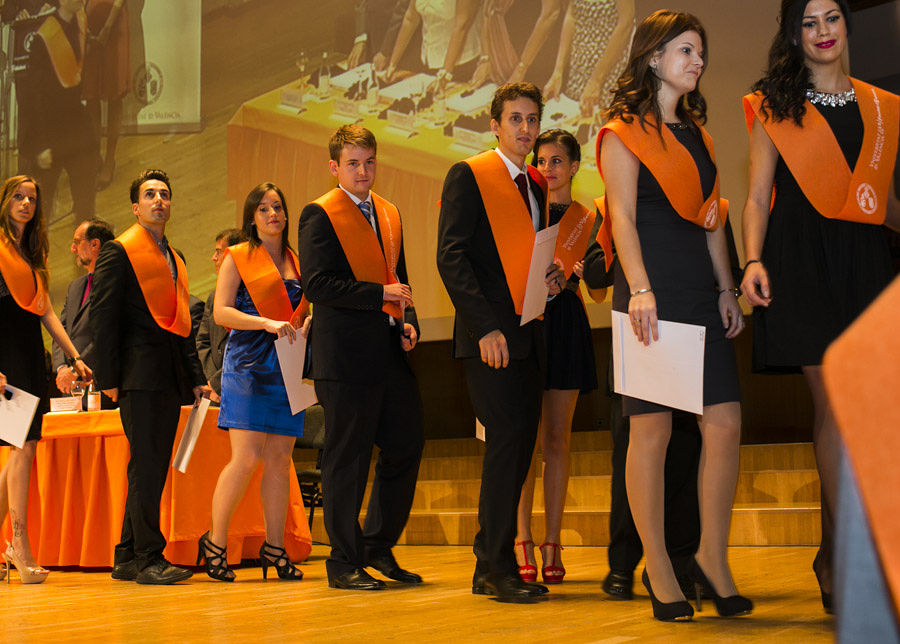 TAMBIÉN ES SOCIEDAD CIVIL: LA FACULTAD DE ECONOMÍA LICENCIA A SUS GRADUADOS (FOTOS EVA MAÑEZ)