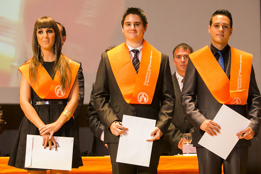 TAMBIÉN ES SOCIEDAD CIVIL: LA FACULTAD DE ECONOMÍA LICENCIA A SUS GRADUADOS (FOTOS EVA MAÑEZ)