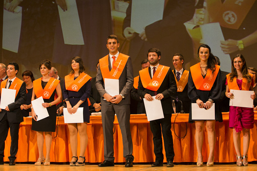 TAMBIÉN ES SOCIEDAD CIVIL: LA FACULTAD DE ECONOMÍA LICENCIA A SUS GRADUADOS (FOTOS EVA MAÑEZ)