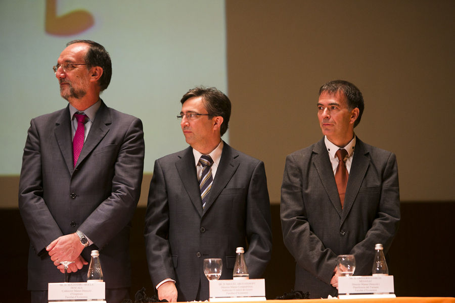 TAMBIÉN ES SOCIEDAD CIVIL: LA FACULTAD DE ECONOMÍA LICENCIA A SUS GRADUADOS (FOTOS EVA MAÑEZ)