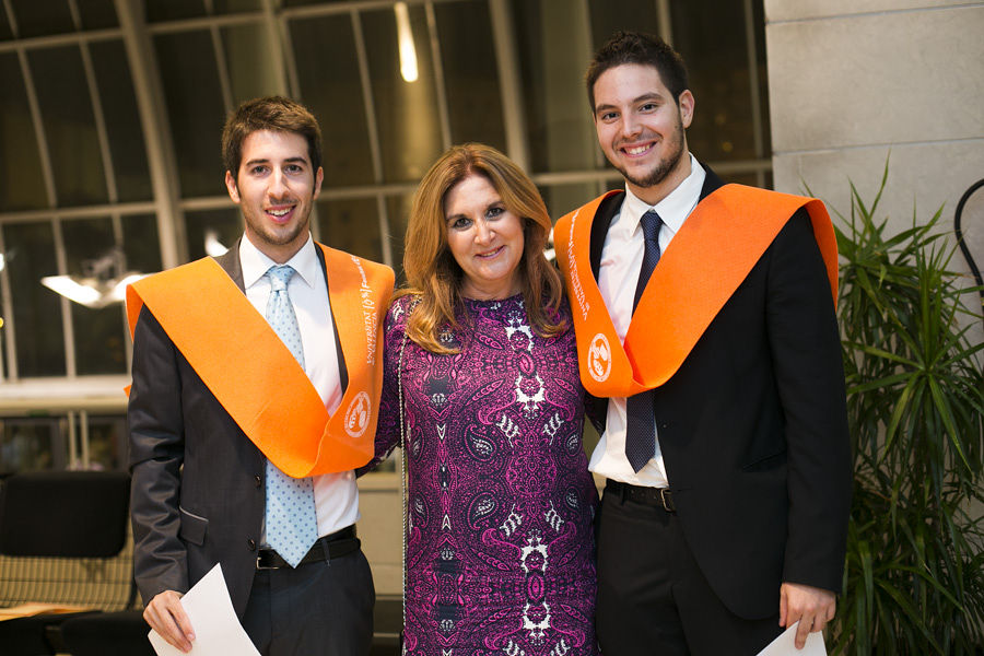 TAMBIÉN ES SOCIEDAD CIVIL: LA FACULTAD DE ECONOMÍA LICENCIA A SUS GRADUADOS (FOTOS EVA MAÑEZ)