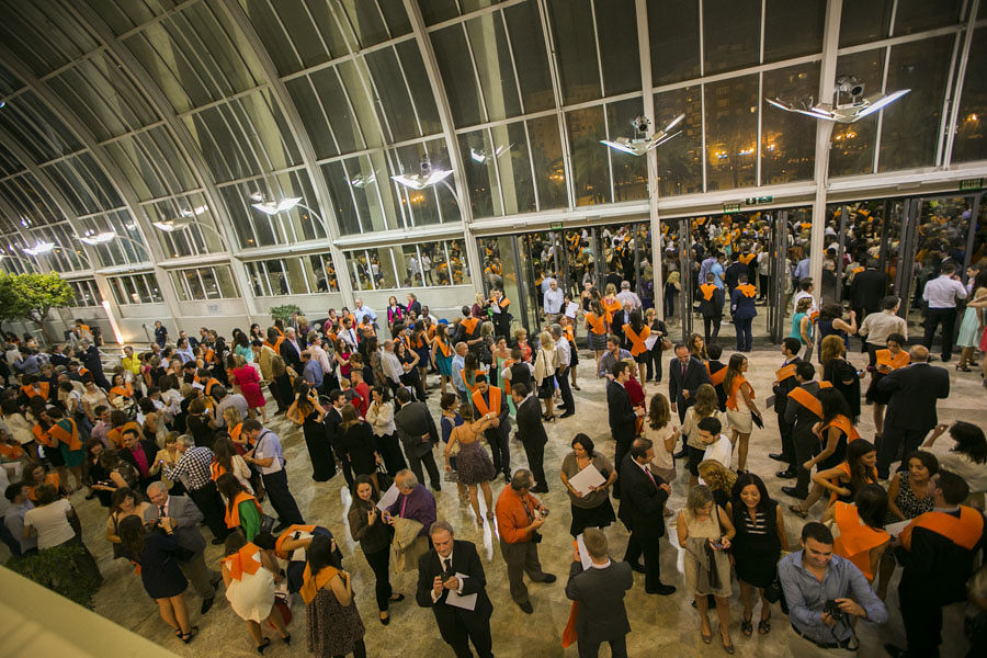 TAMBIÉN ES SOCIEDAD CIVIL: LA FACULTAD DE ECONOMÍA LICENCIA A SUS GRADUADOS (FOTOS EVA MAÑEZ)